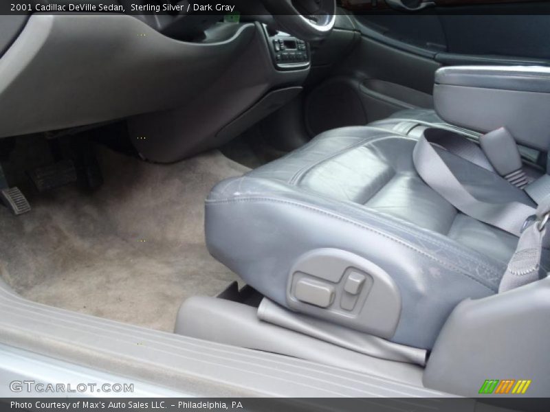 Sterling Silver / Dark Gray 2001 Cadillac DeVille Sedan