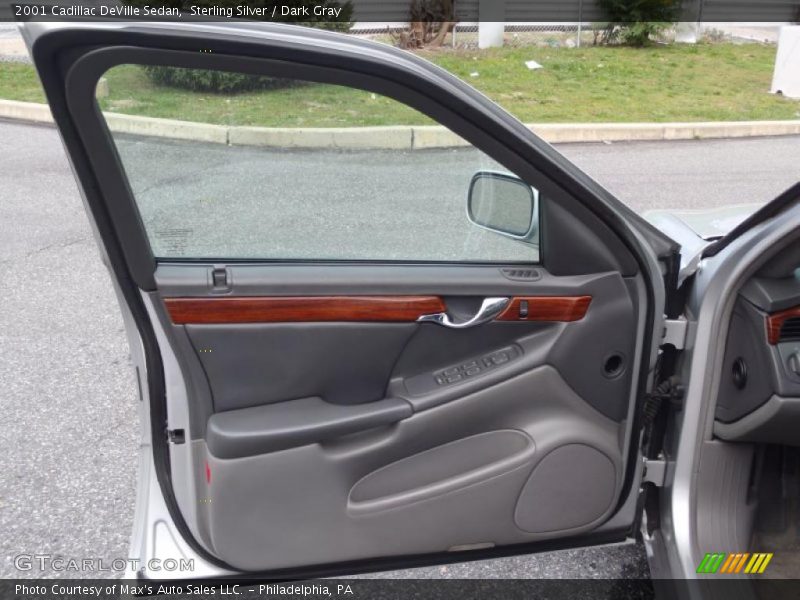 Sterling Silver / Dark Gray 2001 Cadillac DeVille Sedan