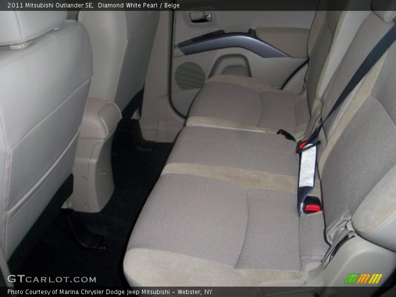 Diamond White Pearl / Beige 2011 Mitsubishi Outlander SE