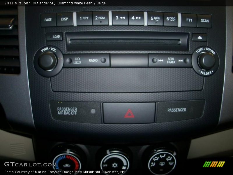 Diamond White Pearl / Beige 2011 Mitsubishi Outlander SE