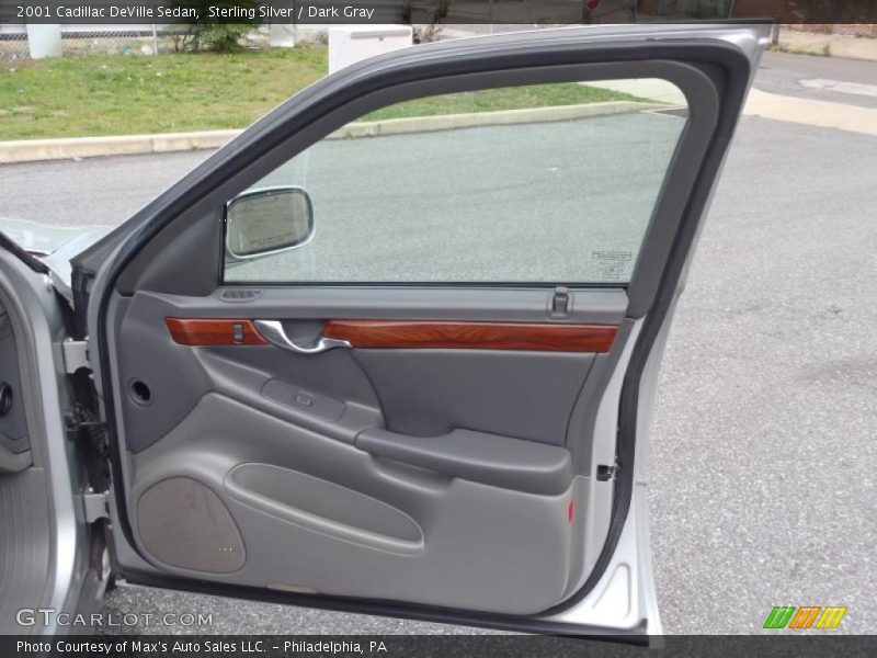 Sterling Silver / Dark Gray 2001 Cadillac DeVille Sedan