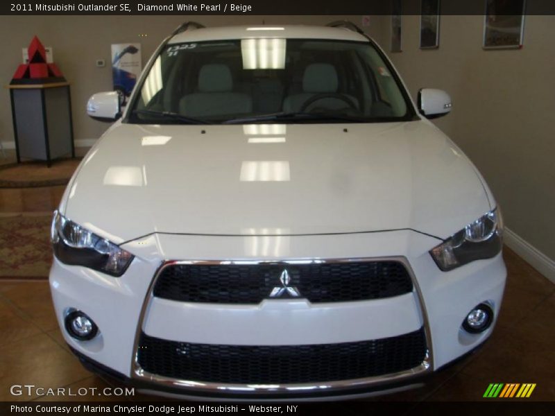 Diamond White Pearl / Beige 2011 Mitsubishi Outlander SE