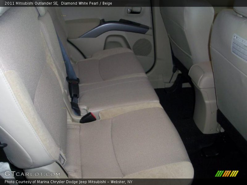Diamond White Pearl / Beige 2011 Mitsubishi Outlander SE