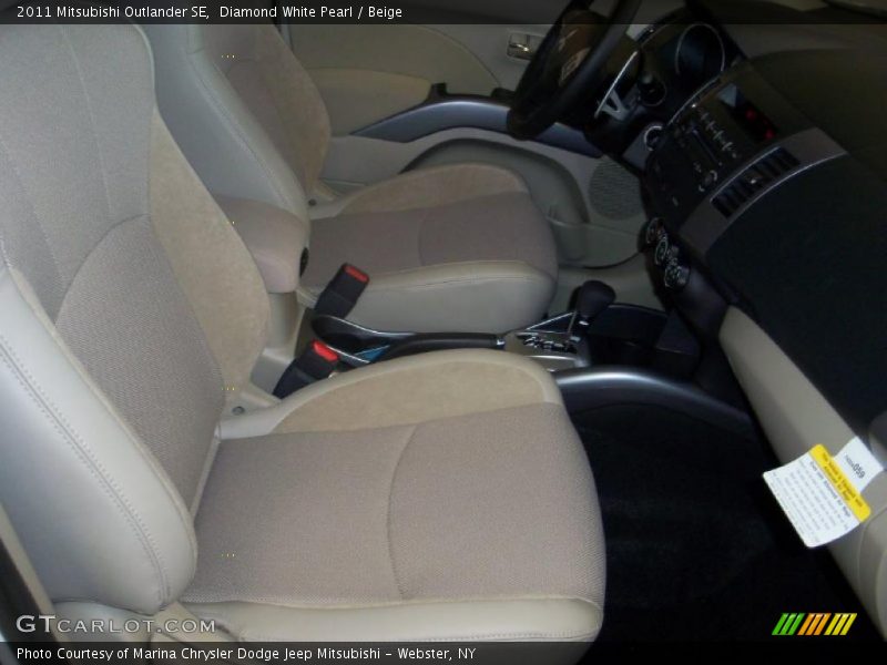 Diamond White Pearl / Beige 2011 Mitsubishi Outlander SE