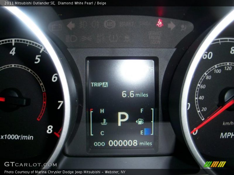 Diamond White Pearl / Beige 2011 Mitsubishi Outlander SE