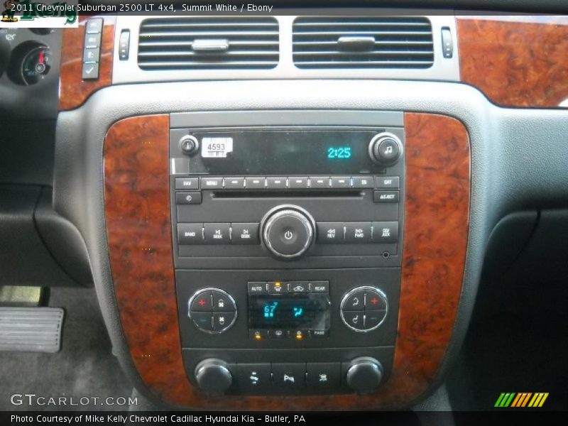 Summit White / Ebony 2011 Chevrolet Suburban 2500 LT 4x4