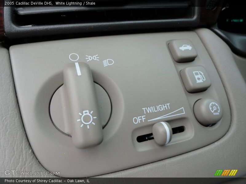 Controls of 2005 DeVille DHS