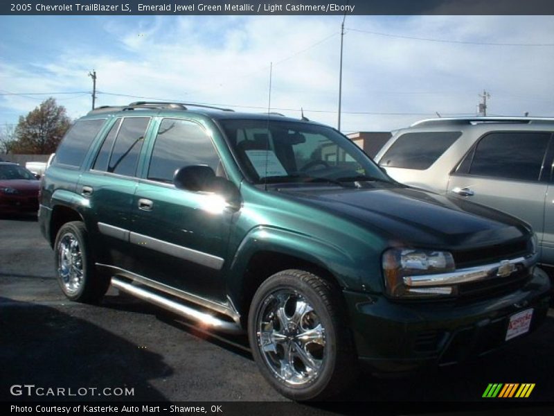 Front 3/4 View of 2005 TrailBlazer LS