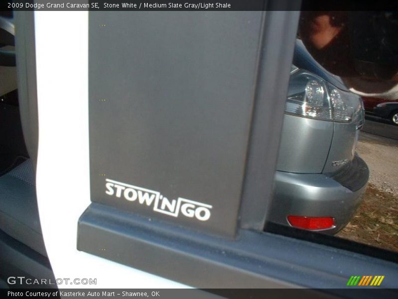 Stone White / Medium Slate Gray/Light Shale 2009 Dodge Grand Caravan SE