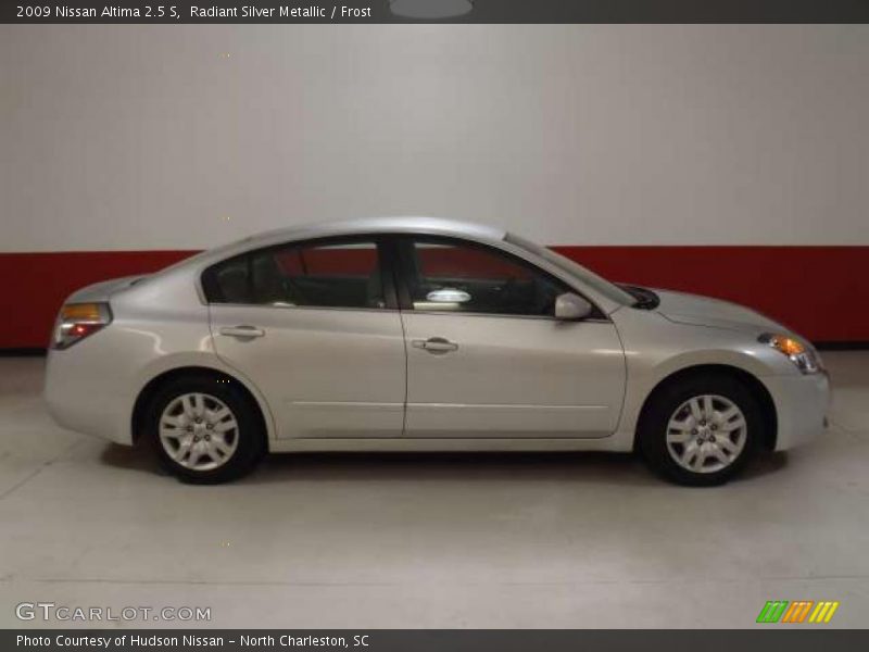 Radiant Silver Metallic / Frost 2009 Nissan Altima 2.5 S