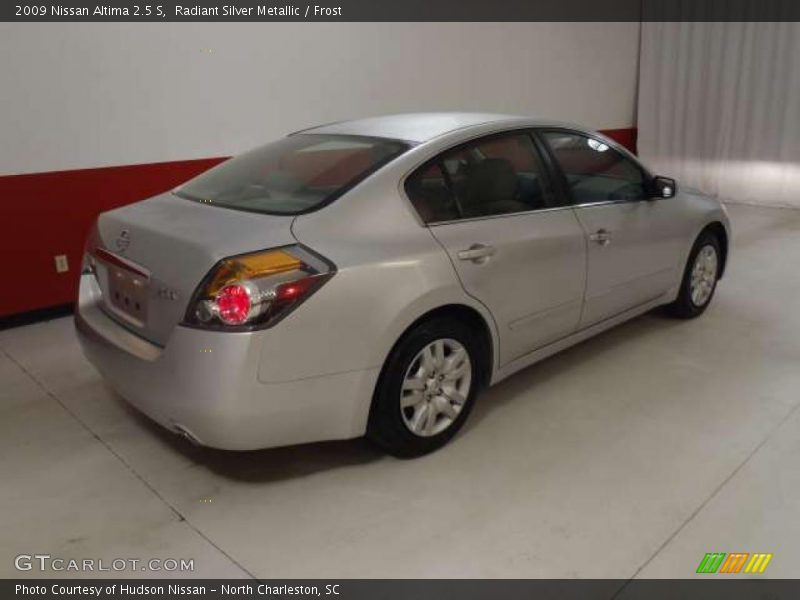 Radiant Silver Metallic / Frost 2009 Nissan Altima 2.5 S