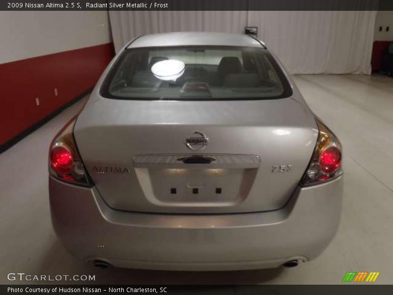 Radiant Silver Metallic / Frost 2009 Nissan Altima 2.5 S