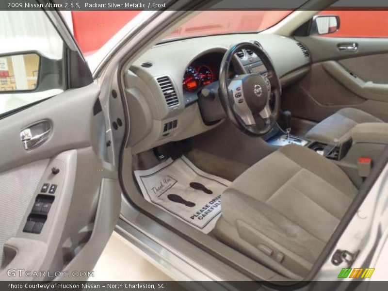 Radiant Silver Metallic / Frost 2009 Nissan Altima 2.5 S