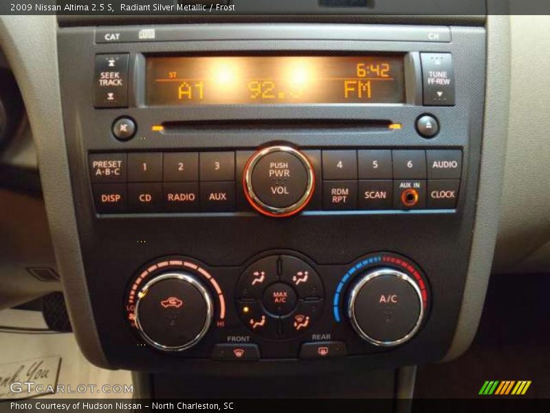 Radiant Silver Metallic / Frost 2009 Nissan Altima 2.5 S