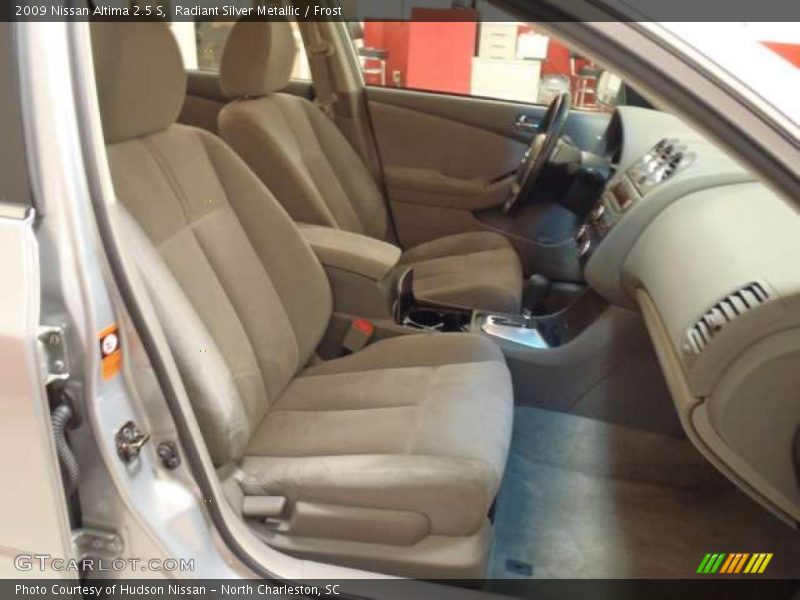 Radiant Silver Metallic / Frost 2009 Nissan Altima 2.5 S