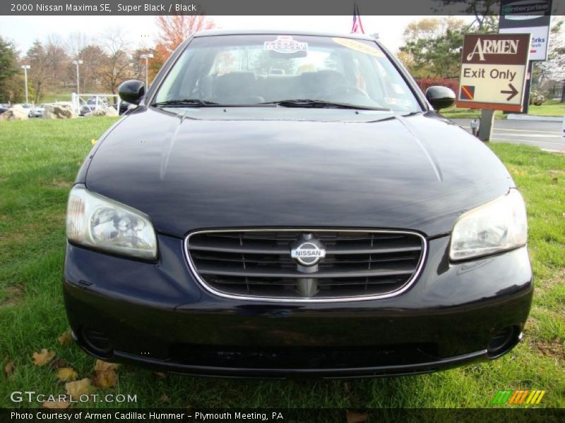 Super Black / Black 2000 Nissan Maxima SE