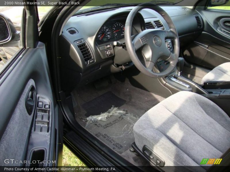 Super Black / Black 2000 Nissan Maxima SE
