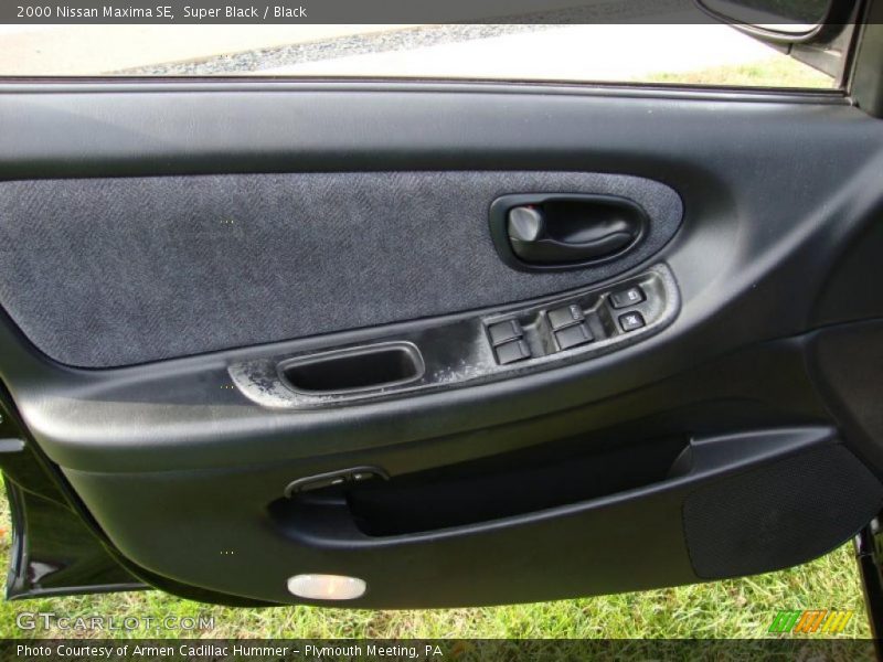 Super Black / Black 2000 Nissan Maxima SE