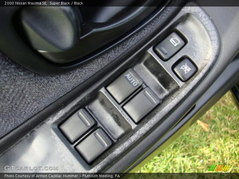 Super Black / Black 2000 Nissan Maxima SE