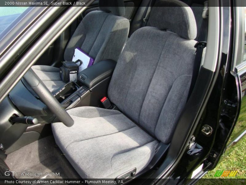 Super Black / Black 2000 Nissan Maxima SE
