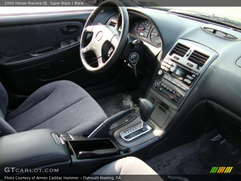 Super Black / Black 2000 Nissan Maxima SE