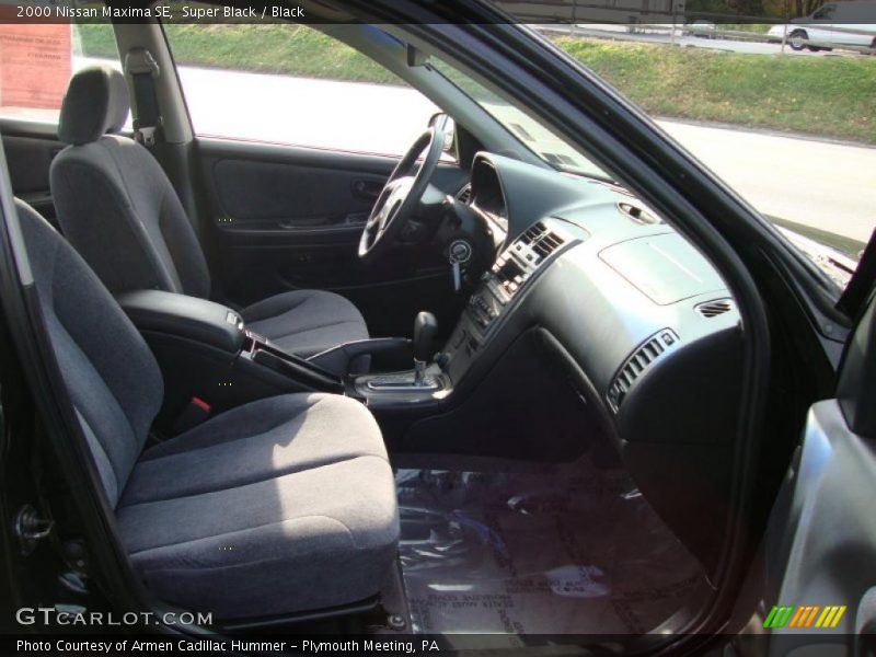 Super Black / Black 2000 Nissan Maxima SE