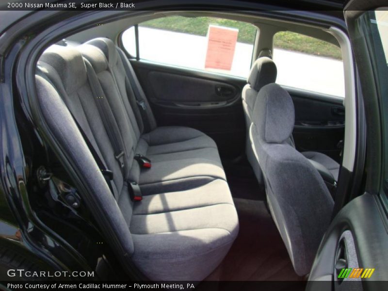 Super Black / Black 2000 Nissan Maxima SE