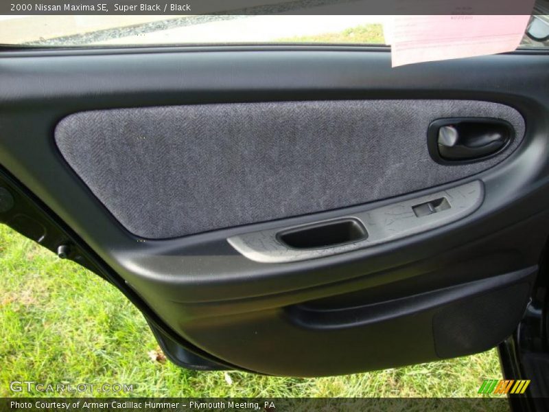 Super Black / Black 2000 Nissan Maxima SE