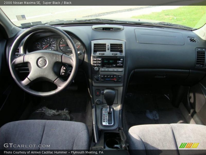 Super Black / Black 2000 Nissan Maxima SE