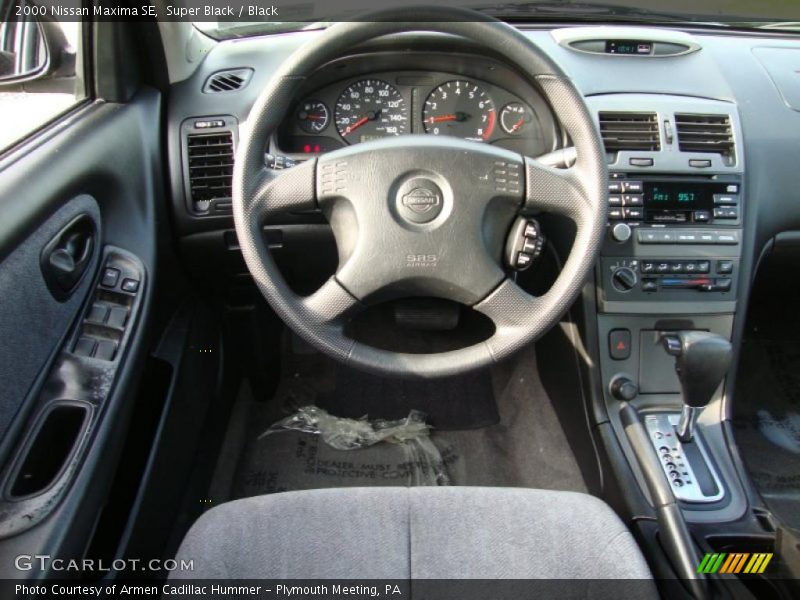 Super Black / Black 2000 Nissan Maxima SE