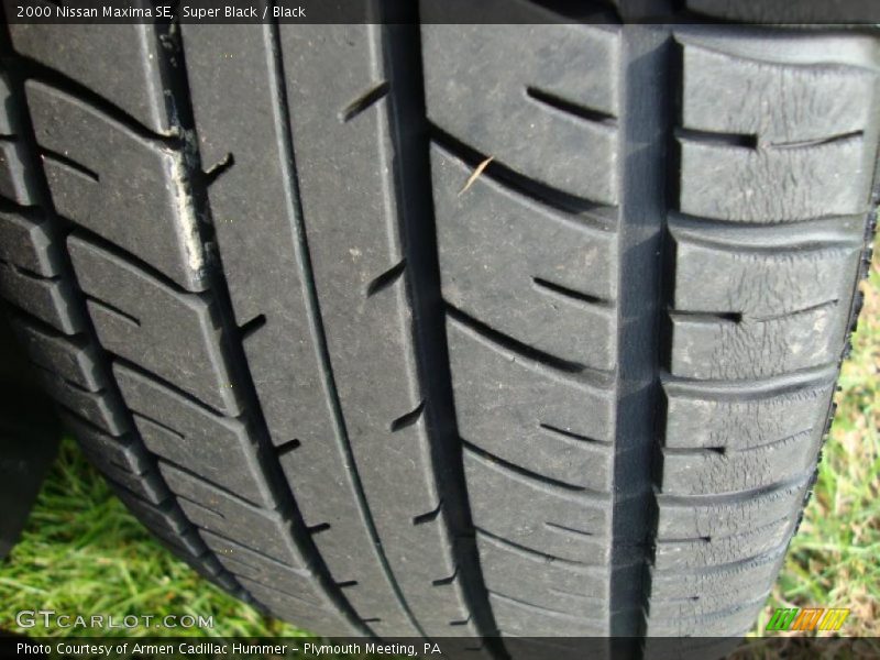 Super Black / Black 2000 Nissan Maxima SE