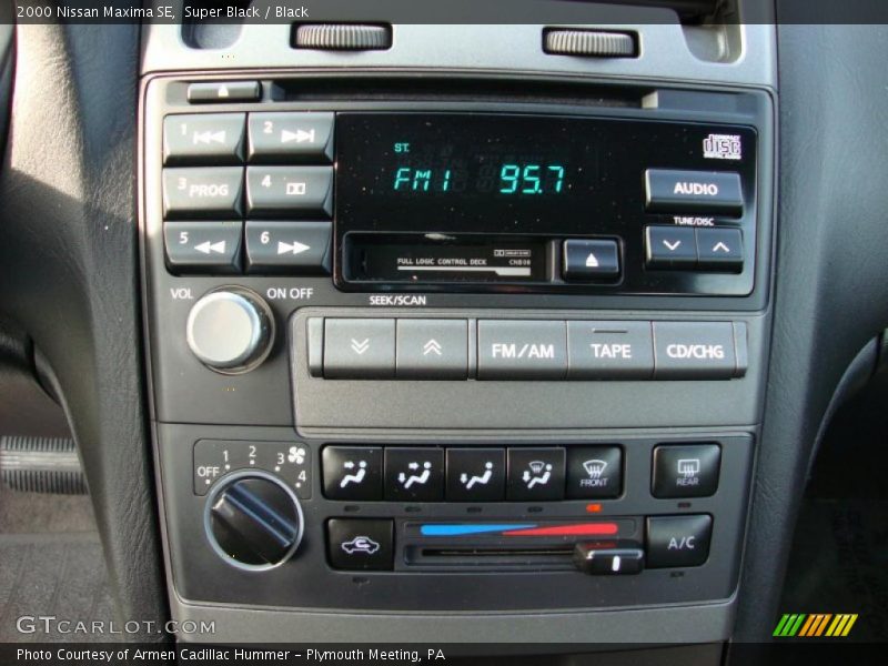 Super Black / Black 2000 Nissan Maxima SE