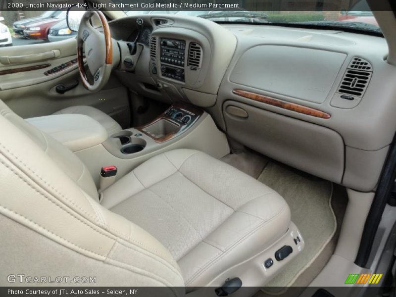Dashboard of 2000 Navigator 4x4