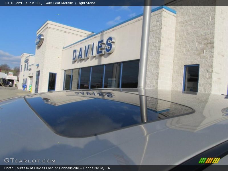Gold Leaf Metallic / Light Stone 2010 Ford Taurus SEL