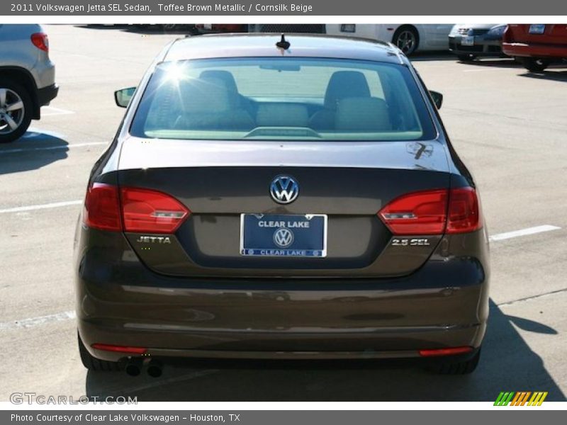 Toffee Brown Metallic / Cornsilk Beige 2011 Volkswagen Jetta SEL Sedan