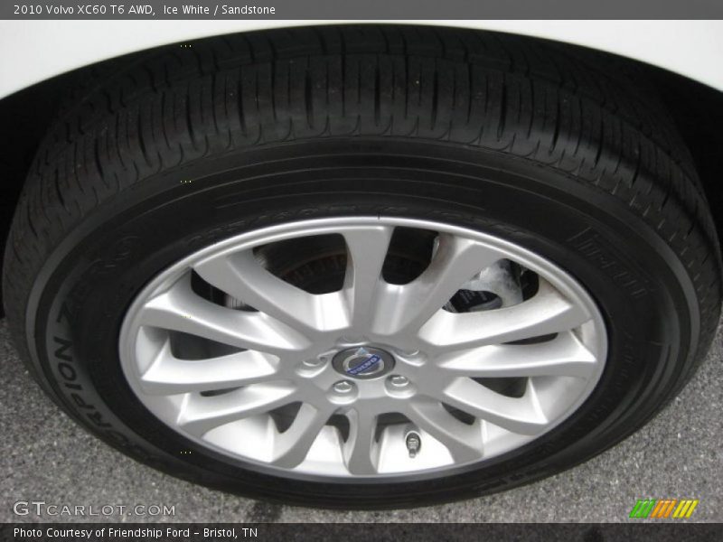 Ice White / Sandstone 2010 Volvo XC60 T6 AWD