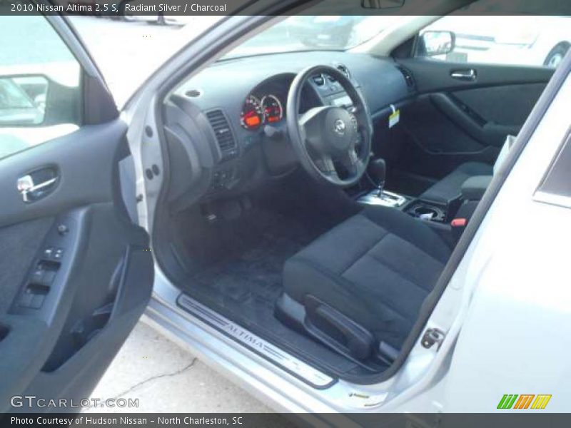Radiant Silver / Charcoal 2010 Nissan Altima 2.5 S