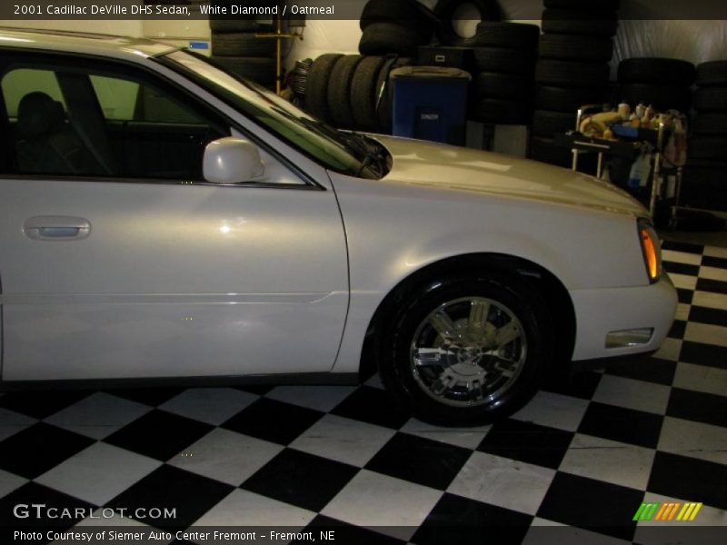 White Diamond / Oatmeal 2001 Cadillac DeVille DHS Sedan