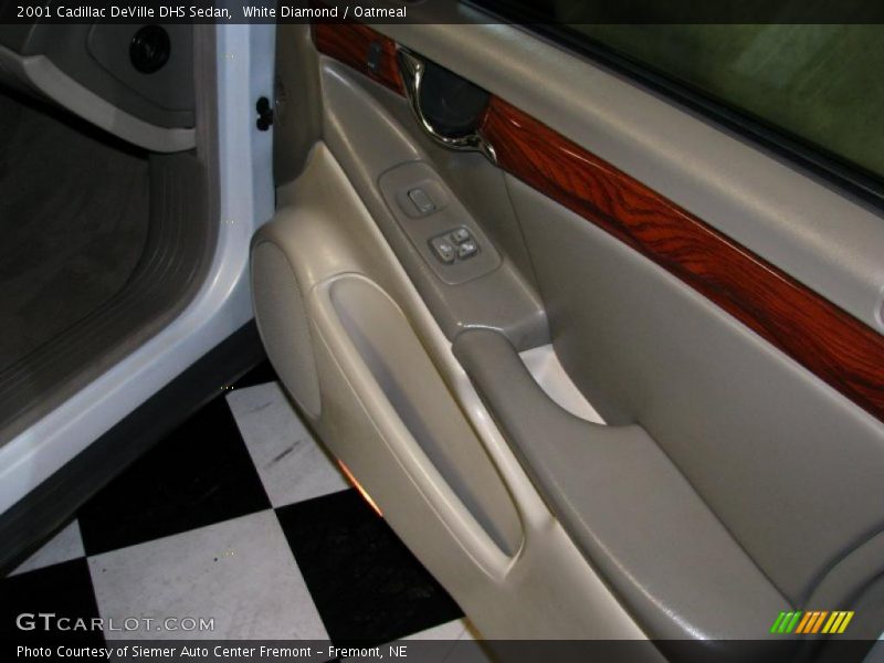White Diamond / Oatmeal 2001 Cadillac DeVille DHS Sedan