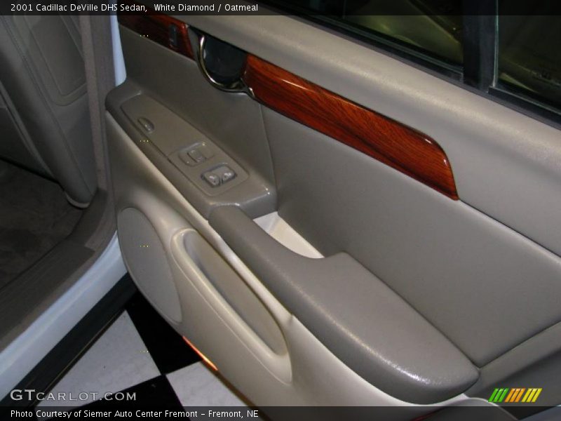 White Diamond / Oatmeal 2001 Cadillac DeVille DHS Sedan