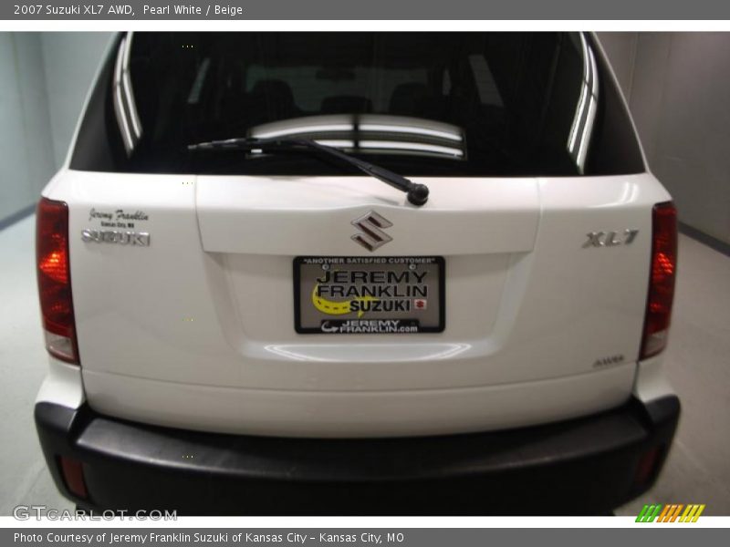 Pearl White / Beige 2007 Suzuki XL7 AWD