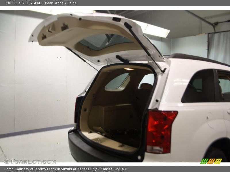 Pearl White / Beige 2007 Suzuki XL7 AWD