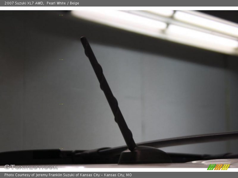 Pearl White / Beige 2007 Suzuki XL7 AWD