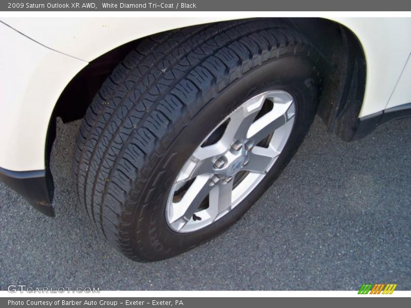 White Diamond Tri-Coat / Black 2009 Saturn Outlook XR AWD