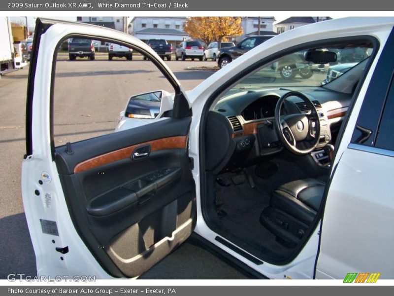 White Diamond Tri-Coat / Black 2009 Saturn Outlook XR AWD