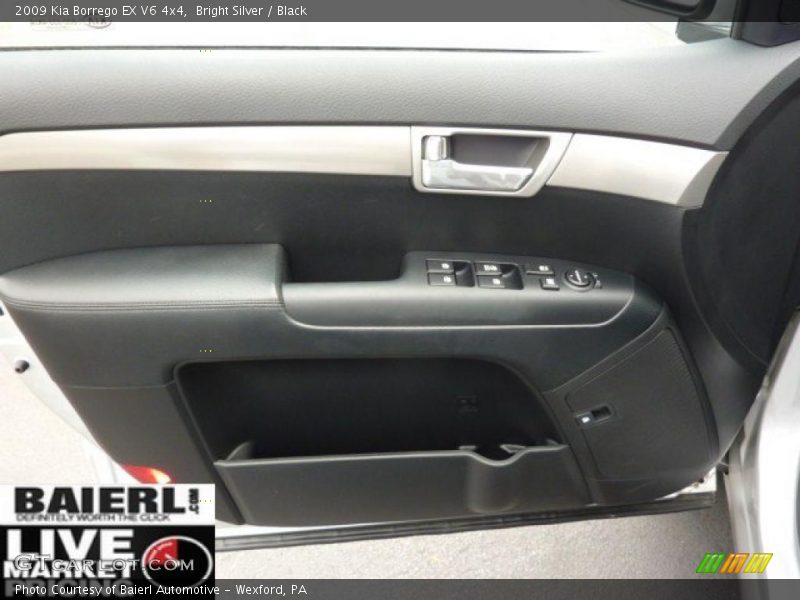 Bright Silver / Black 2009 Kia Borrego EX V6 4x4