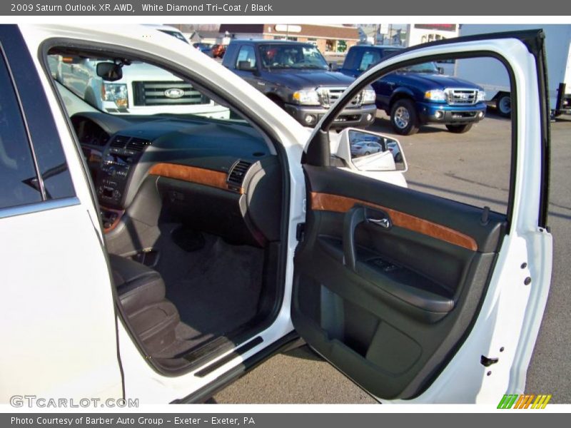 White Diamond Tri-Coat / Black 2009 Saturn Outlook XR AWD