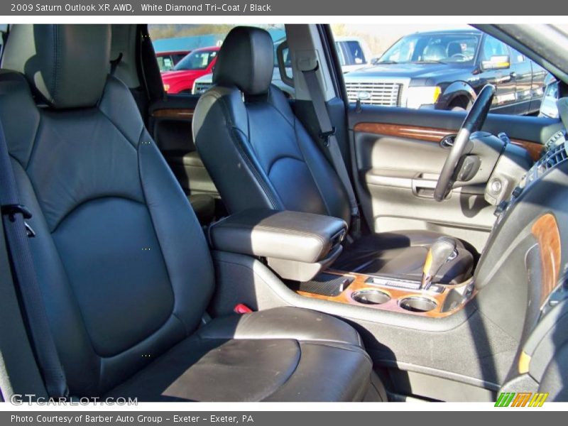White Diamond Tri-Coat / Black 2009 Saturn Outlook XR AWD