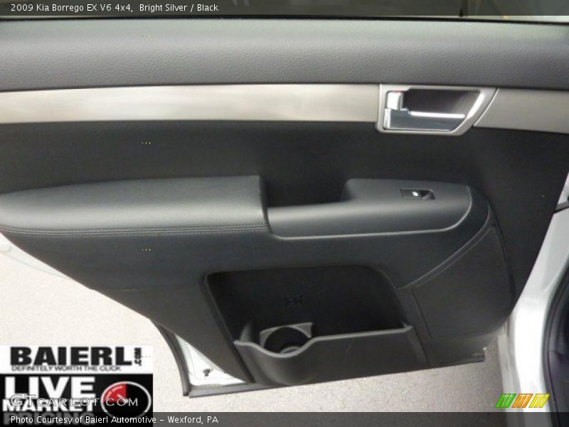 Bright Silver / Black 2009 Kia Borrego EX V6 4x4