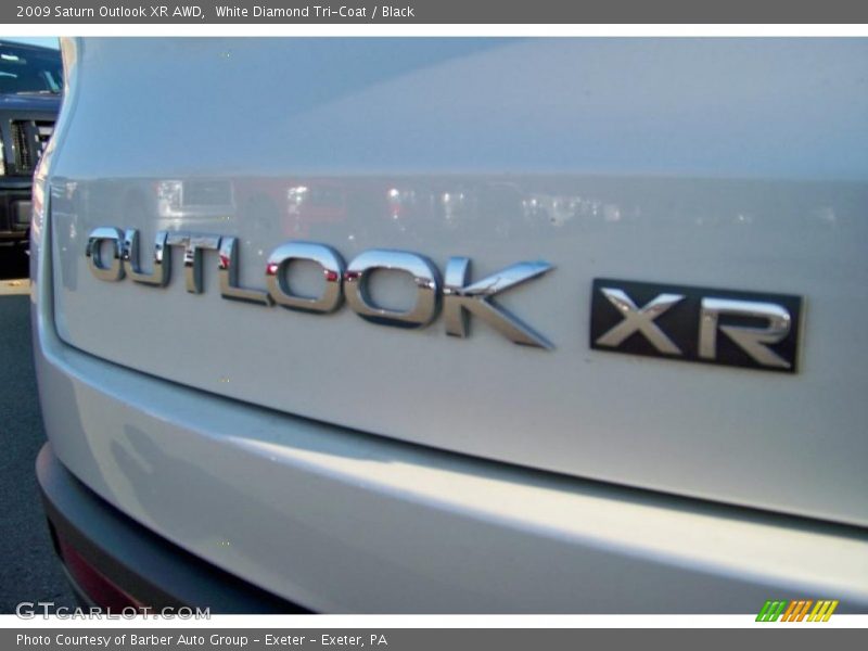 White Diamond Tri-Coat / Black 2009 Saturn Outlook XR AWD